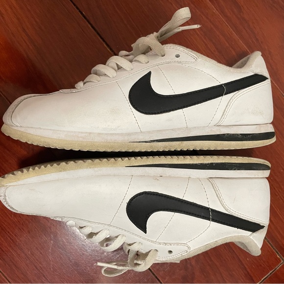 Nike Cortez (White and Black) - Picture 3 of 4